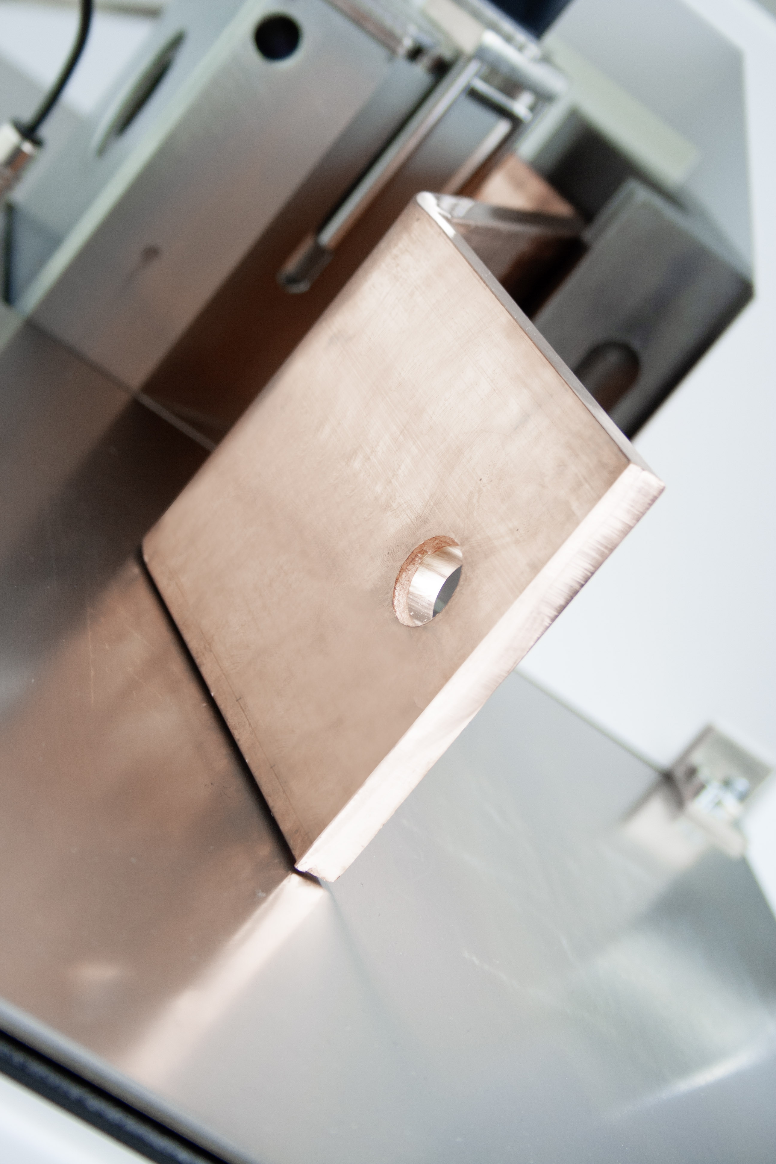 ALFRA Appareil de pliage et de perçage de barres conductrices